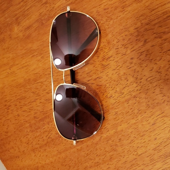 Steve Madden Aviator Sunglasses - Picture 4 of 6